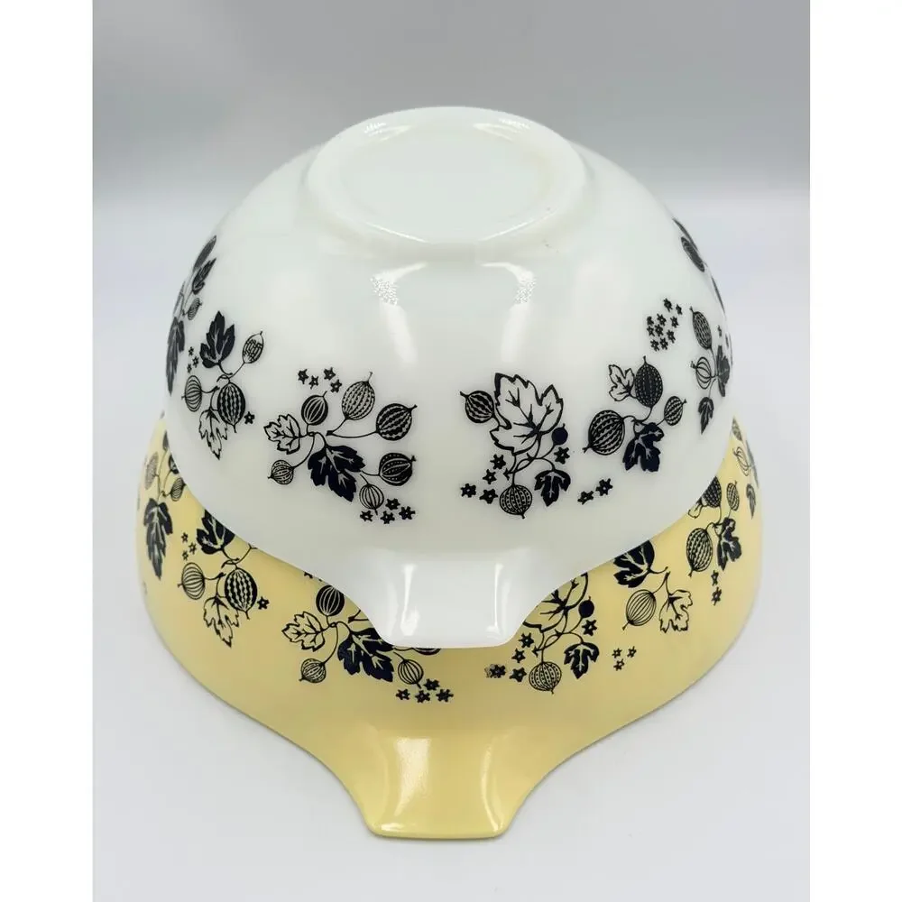 Vintage Pyrex Gooseberry Yellow White Black Cinderella Mixing Bowl 2pc Set